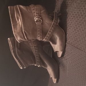 Guess leather peep toe shooties 8.5 M